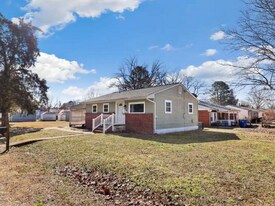 4501 Greenfield Dr in Fredericksburg, VA - Building Photo