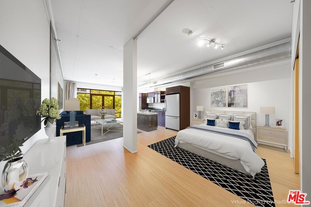 1111 S Grand Ave in Los Angeles, CA - Building Photo