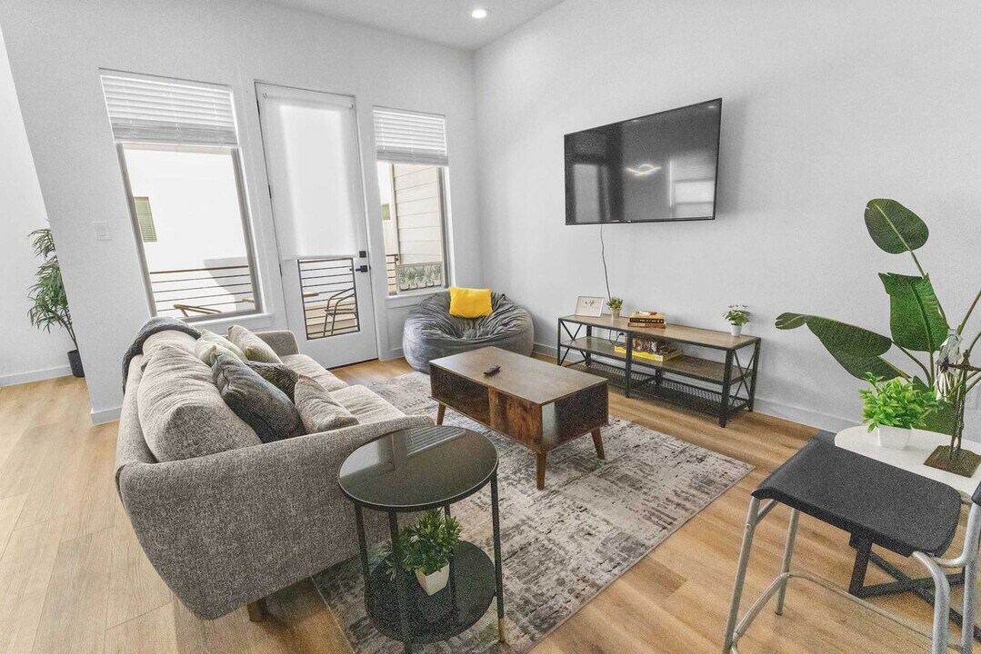 6742 Peerless St in Houston, TX - Building Photo