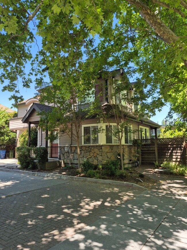12 Laurel Ct, Unit 12 in Danville, CA - Foto de edificio - Building Photo