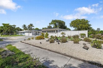 1221 SE 10th St in Deerfield Beach, FL - Building Photo - Building Photo