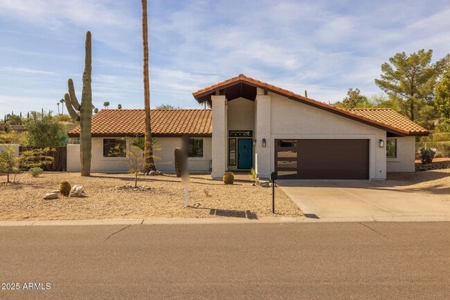 16414 Dixie Mine Trail in Fountain Hills, AZ - Foto de edificio - Building Photo