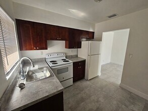 1545 NW 8th Ave in Fort Lauderdale, FL - Foto de edificio - Building Photo