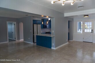 1712 Pineapple Ave in Melbourne, FL - Foto de edificio - Building Photo