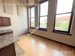 214 S Kline St in Aberdeen, SD - Building Photo - Building Photo