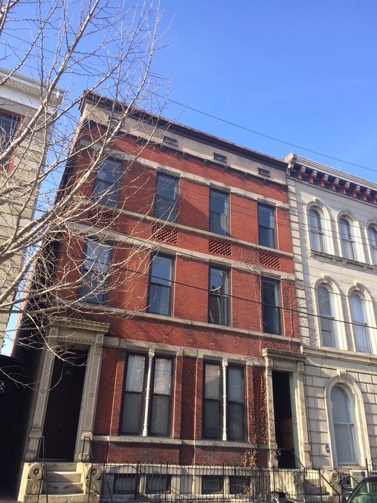 432 Hopkins St in Cincinnati, OH - Building Photo