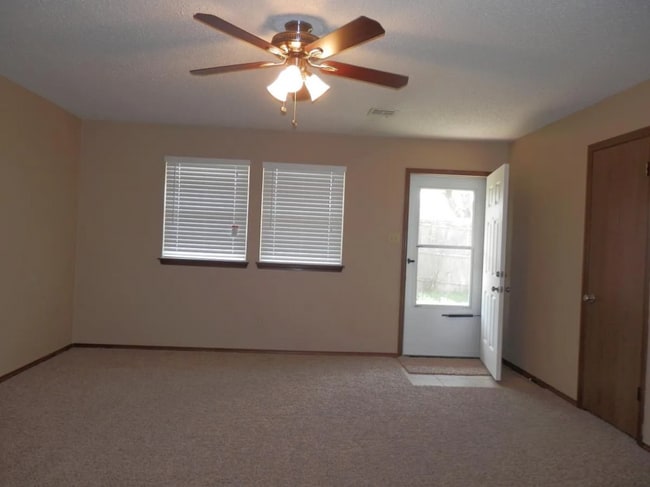7938 NW Crossland Cir in Lawton, OK - Building Photo - Building Photo