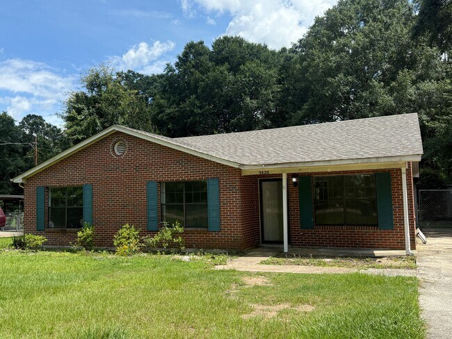 3820 Donna Dr