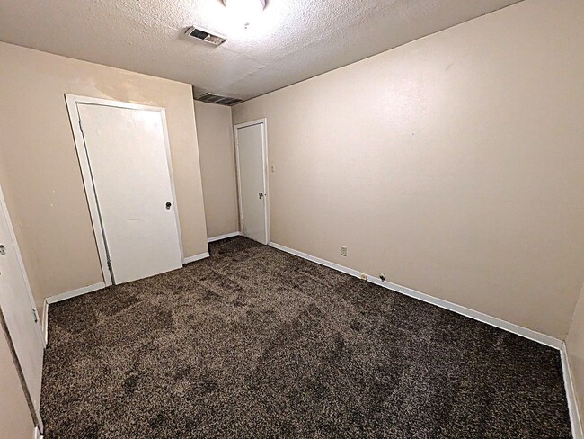 2206 Ave G in Nederland, TX - Building Photo - Building Photo
