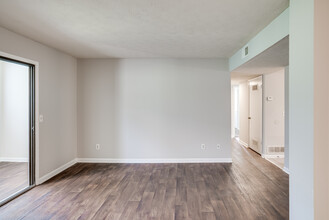 Waverly Apartments in Carrollton, GA - Building Photo - Interior Photo