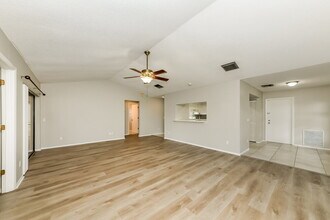 4725 Country Oaks Blvd in Sarasota, FL - Foto de edificio - Building Photo