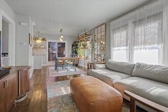 136 E Jackson St in Oswego, IL - Building Photo - Building Photo