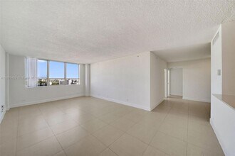 1500 Bay Rd, Unit S-0270 in Miami Beach, FL - Building Photo - Building Photo