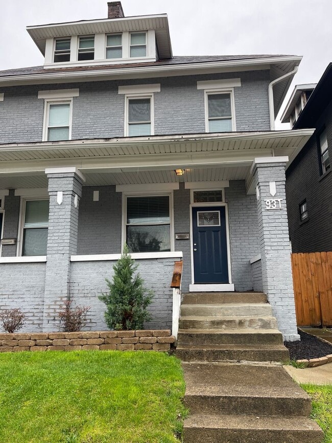 property at 933 E Whittier St