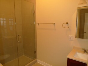 1318 N Wood St, Unit 1316-B in Chicago, IL - Building Photo - Building Photo