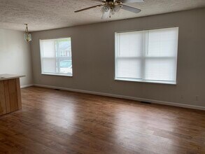 225 Railroad St, Unit Unit D in Urbana, OH - Building Photo - Building Photo