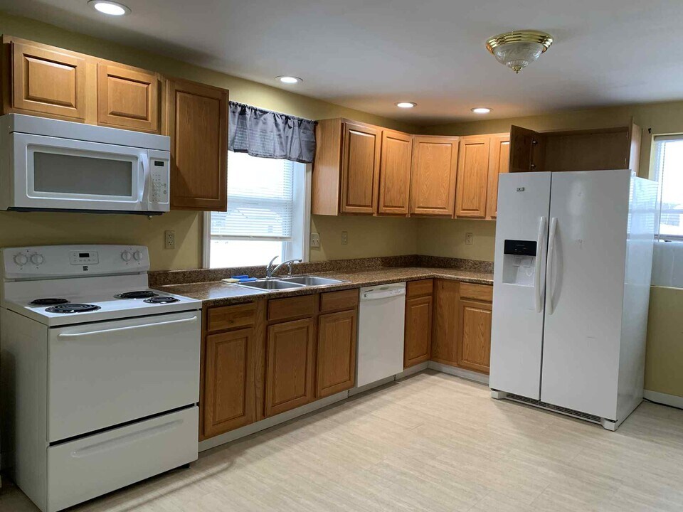 851 Western Ave, Unit Apartment 1 in Hampden, ME - Building Photo