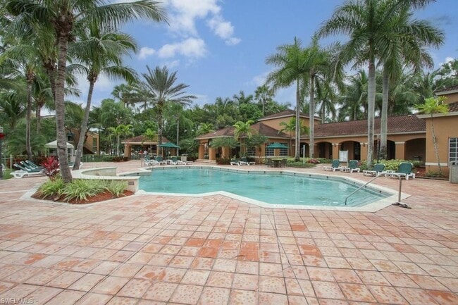 1150 Wildwood Lakes Blvd in Naples, FL - Foto de edificio - Building Photo