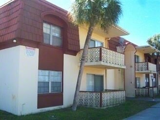 Lakeview Apartments in St. Petersburg, FL - Foto de edificio