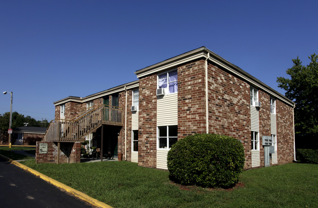 Oak Ridge Place in Oak Ridge, TN - Building Photo