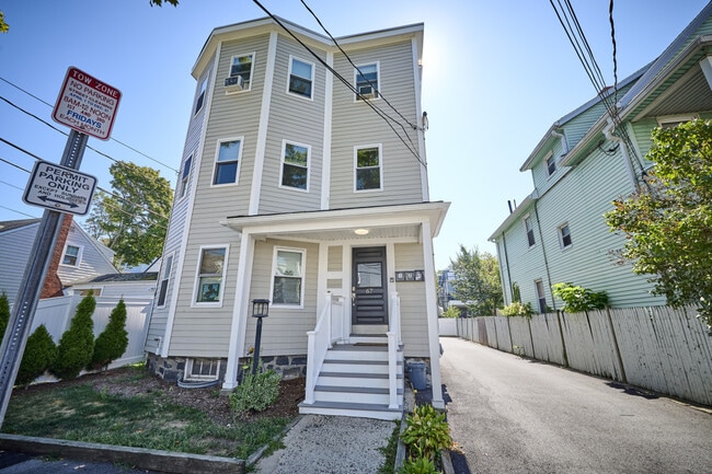 67 Wheatland St, Unit 2 in Somerville, MA - Building Photo - Building Photo