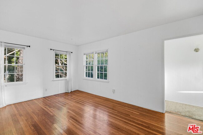 1352 Ocean Park Blvd in Santa Monica, CA - Building Photo - Building Photo