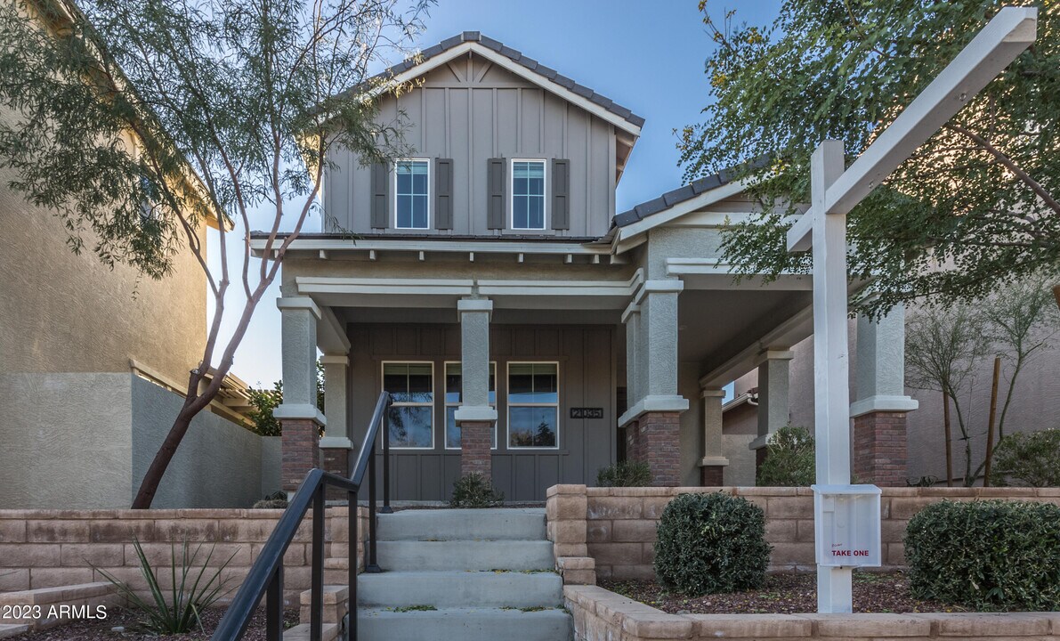 21035 W Elm Way Ct in Buckeye, AZ - Building Photo