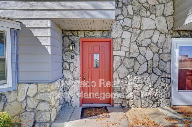 1073 W 112th Ave in Westminster, CO - Foto de edificio - Building Photo