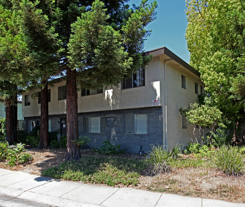 Riverdale Apartments in Sacramento, CA - Foto de edificio