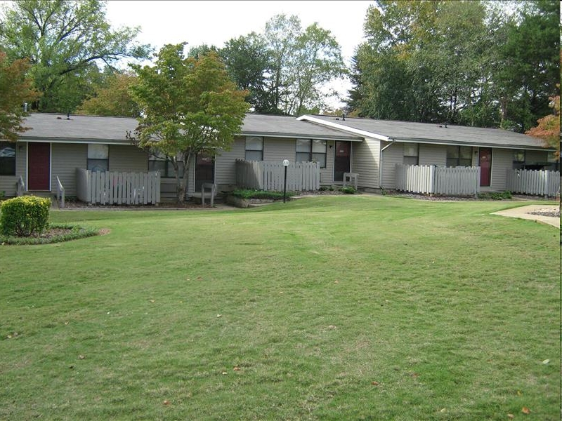 Woodvalley Apartments in Anniston, AL - Building Photo