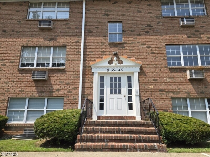 1041 Ridge St in Alpha, NJ - Building Photo