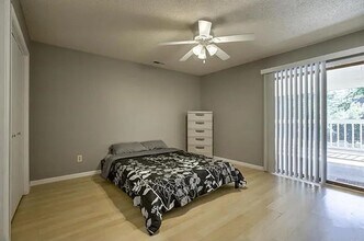 203 Deerfield Ln in Lawrence, KS - Building Photo - Building Photo