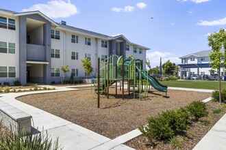 The Retreat at Merced in Merced, CA - Building Photo - Building Photo