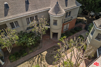 1306 N Alta Vista Blvd in Los Angeles, CA - Building Photo - Building Photo