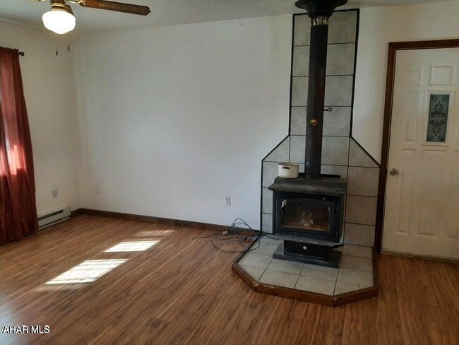 306 Red Oak Ln in Cresson, PA - Building Photo - Building Photo