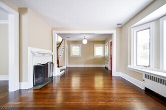 8 Inwood Pl in Maplewood, NJ - Building Photo - Building Photo