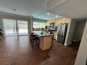 11001 SW 180th St in Miami, FL - Foto de edificio - Building Photo