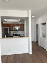 19350 Sherman Way, Unit 208 in Reseda, CA - Foto de edificio - Building Photo