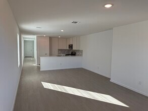 5720 Mangas Cir in Seguin, TX - Foto de edificio - Building Photo