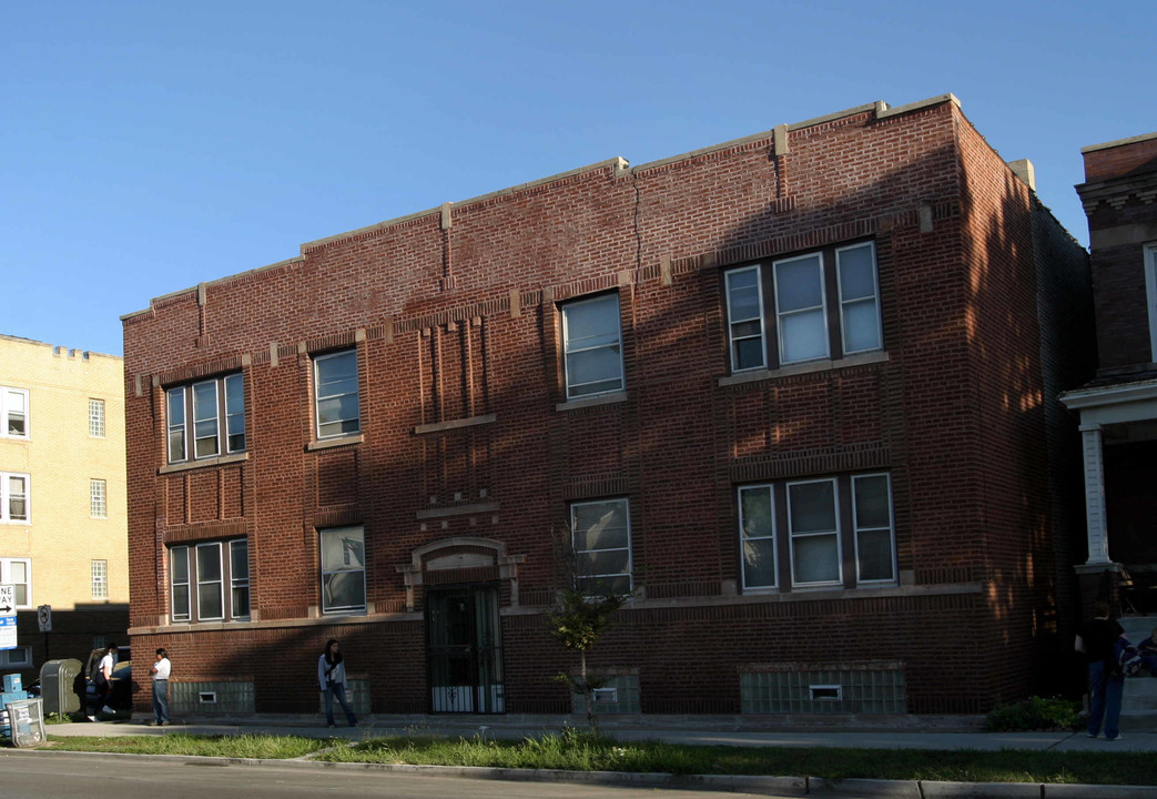 3054 W Addison St in Chicago, IL - Building Photo