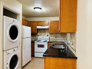 12409 Sharpview Dr in Houston, TX - Building Photo - Building Photo