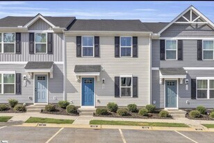 106 E Frontage Rd in Greer, SC - Building Photo