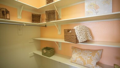 The Townes At Jones Run in Newport News, VA - Foto de edificio - Interior Photo