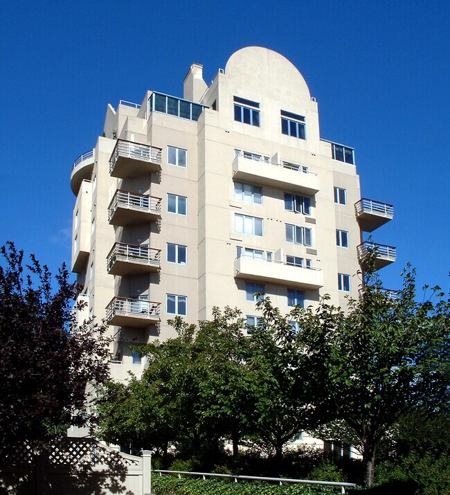 Clermont on the Hudson in Nyack, NY - Foto de edificio - Building Photo