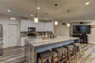 426 Port Reggio St in Las Vegas, NV - Building Photo - Building Photo
