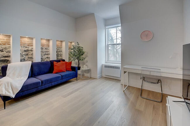 2310 Rue Sainte-Catherine E, Unit SI FL4-ID1543094P