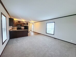 10694 State Rte 762 in Lockbourne, OH - Foto de edificio - Building Photo