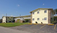 First Ave Apartments in Pompano Beach, FL - Foto de edificio - Building Photo