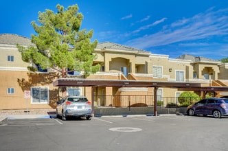 8070 W Russell Rd in Las Vegas, NV - Building Photo - Building Photo