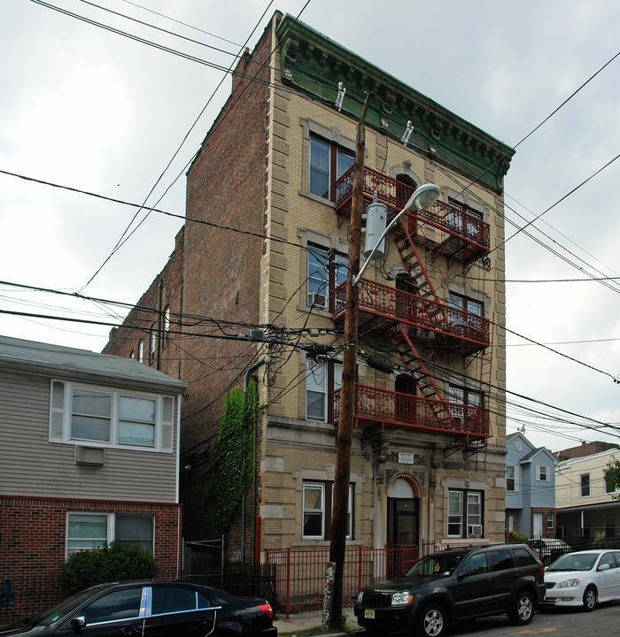 64 Summer Ave in Newark, NJ - Building Photo